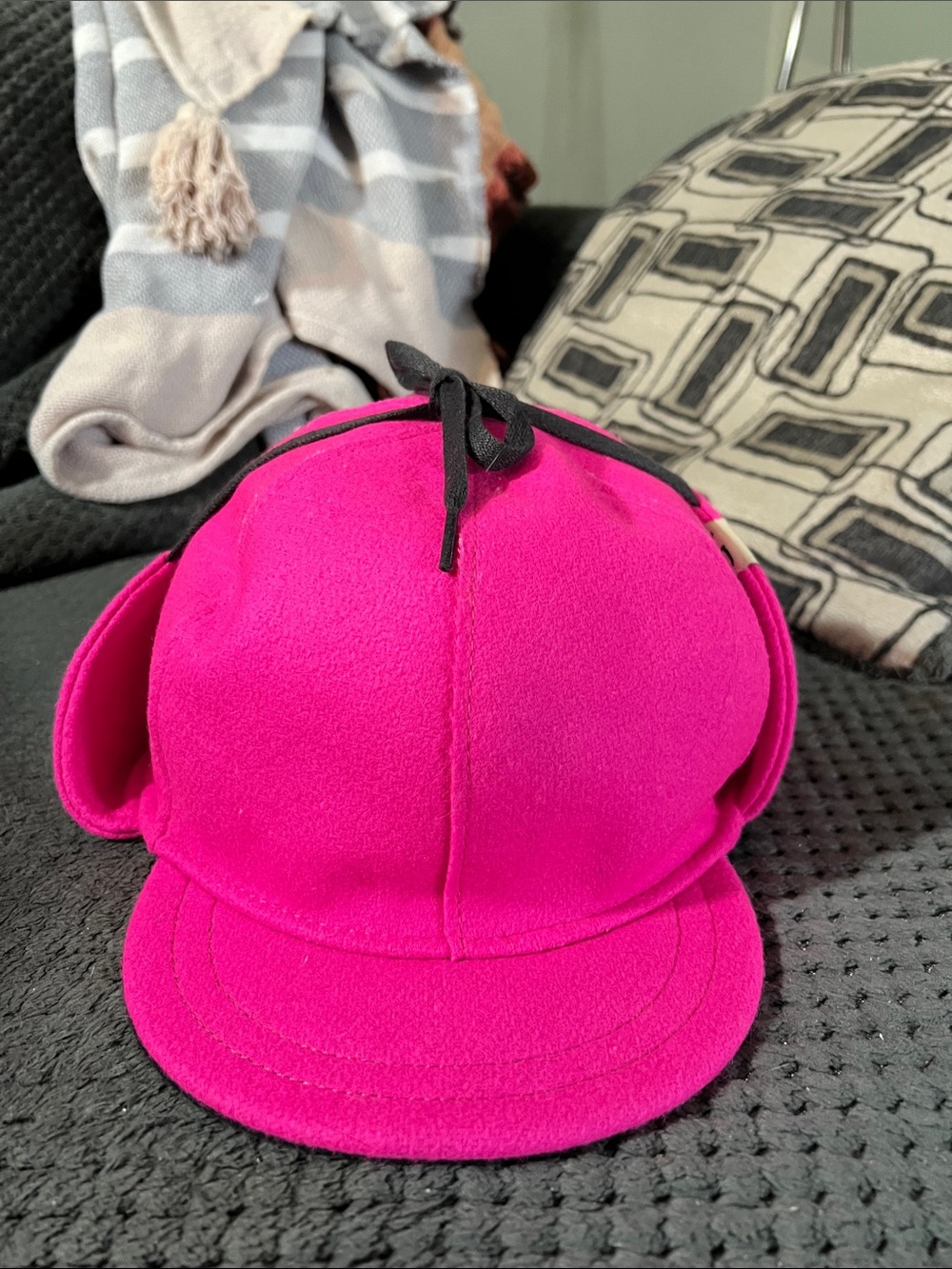 Stormy Kromer sz M  wool blend Snowdrift Hat in hot pink and tie up ear flaps.